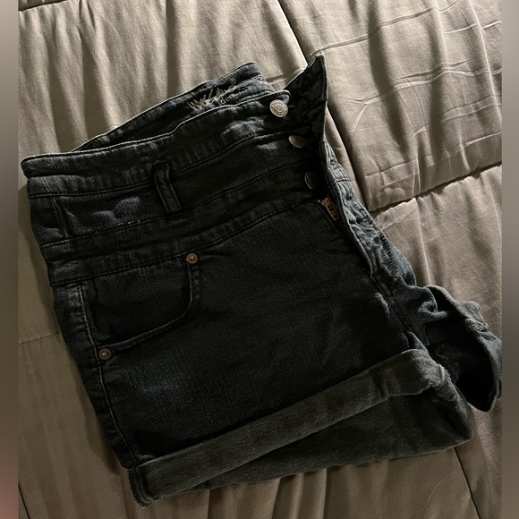 Black denim high rise shorts - Picture 5 of 5